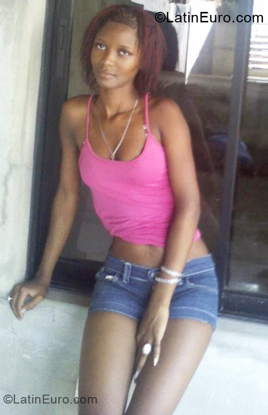 Date this exotic Dominican Republic girl Grasel from Santo Domingo DO11135