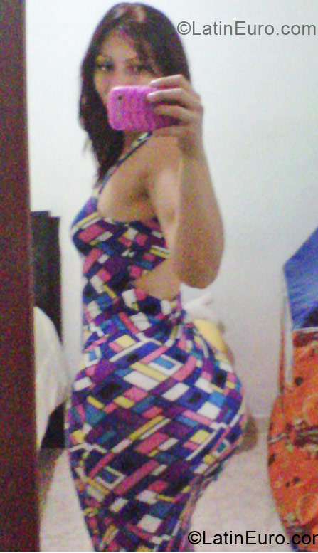 Date this nice looking Colombia girl Leydi from Cali CO10301