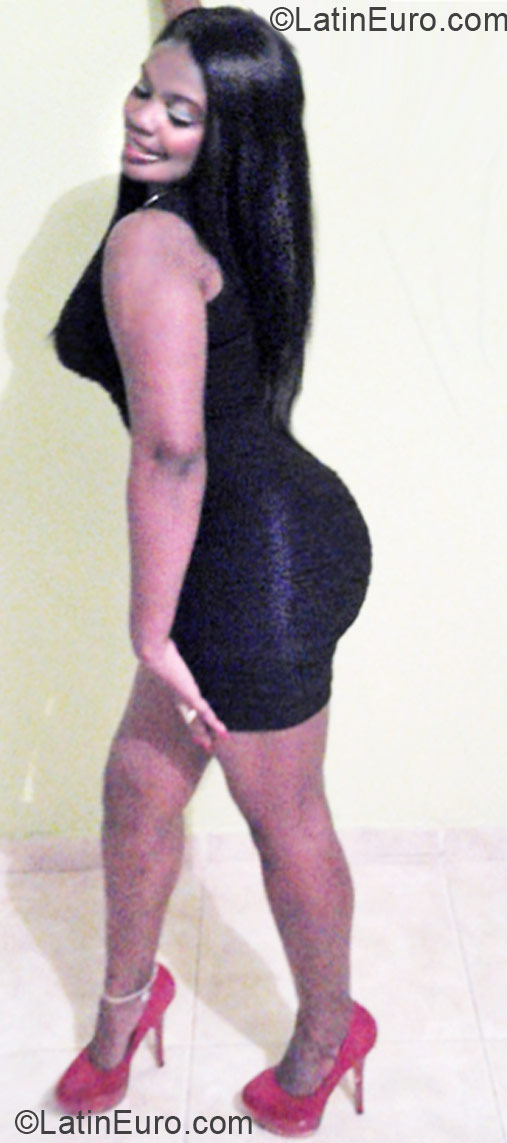 Date this foxy Dominican Republic girl Yslanda from Santiago DO17233