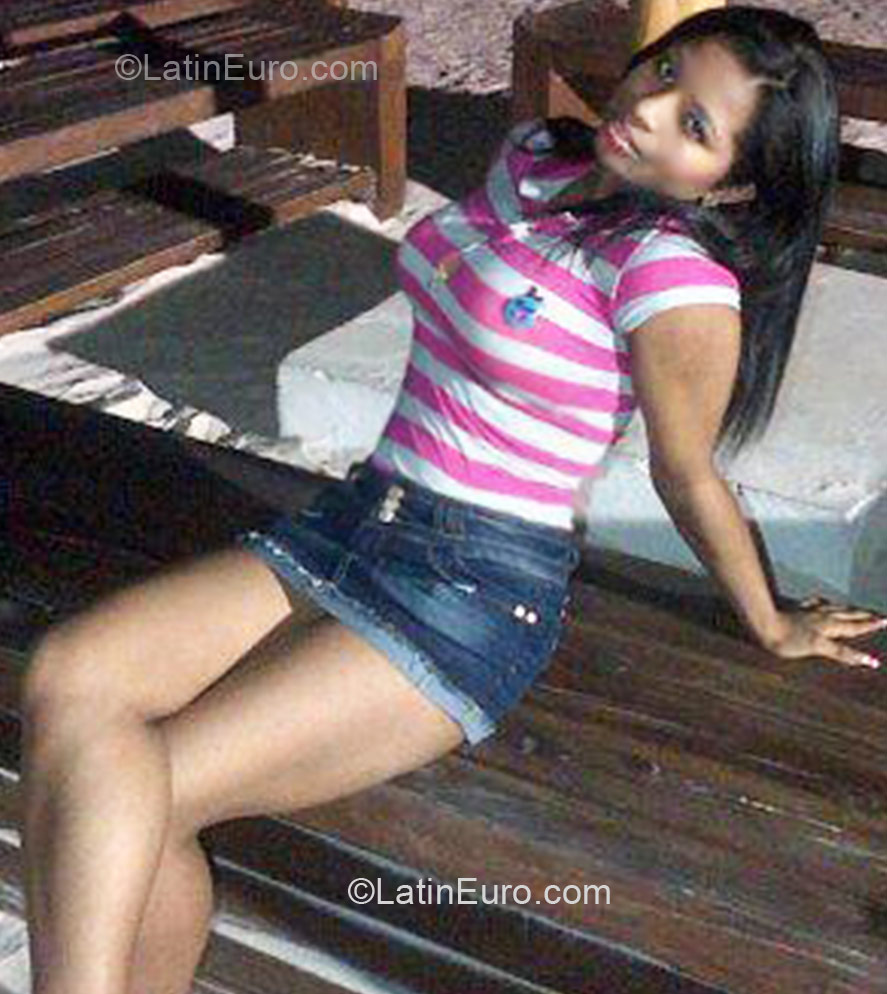 Date this pretty Dominican Republic girl Pamela from Santo Domingo DO11159