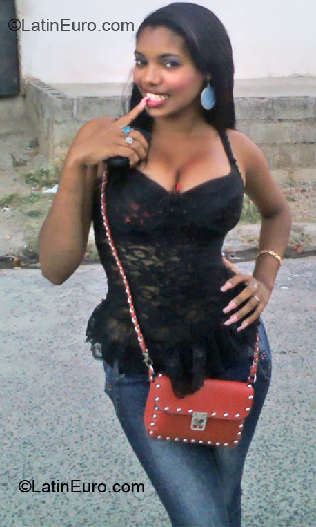 Date this stunning Dominican Republic girl Luisa from Santo Domingo DO11171
