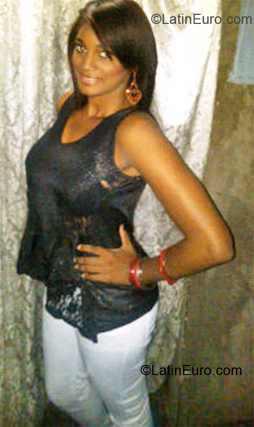 Date this voluptuous Dominican Republic girl Claritza smith from Santiago DO21680