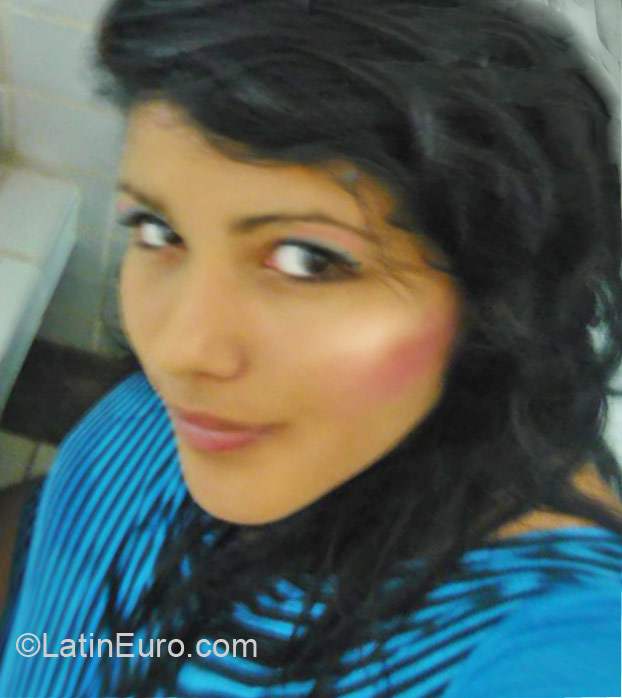 Date this charming Colombia girl Lina from Bogota CO10339