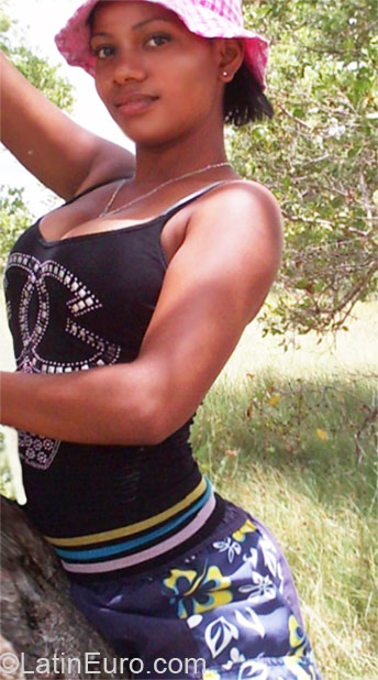 Date this pretty Dominican Republic girl Maria Elena from Santiago DO11186