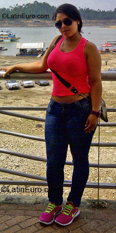 Date this lovely Colombia girl Lizeth from Cali CO10351