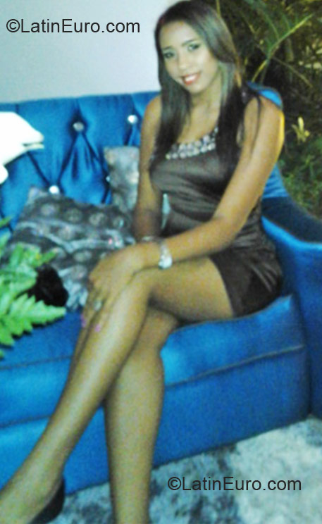 Date this hard body Dominican Republic girl Yudelka from Santiago DO11202