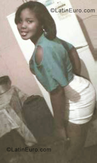Date this voluptuous Dominican Republic girl Yaque from San Pedro De Macorís DO11366