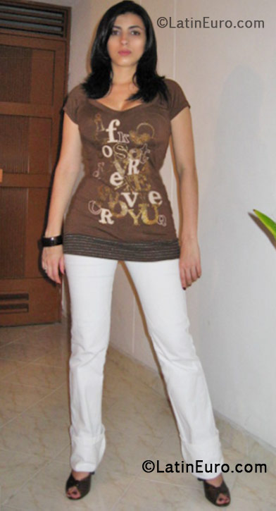 Date this young Colombia girl Luz from Medellin CO10386