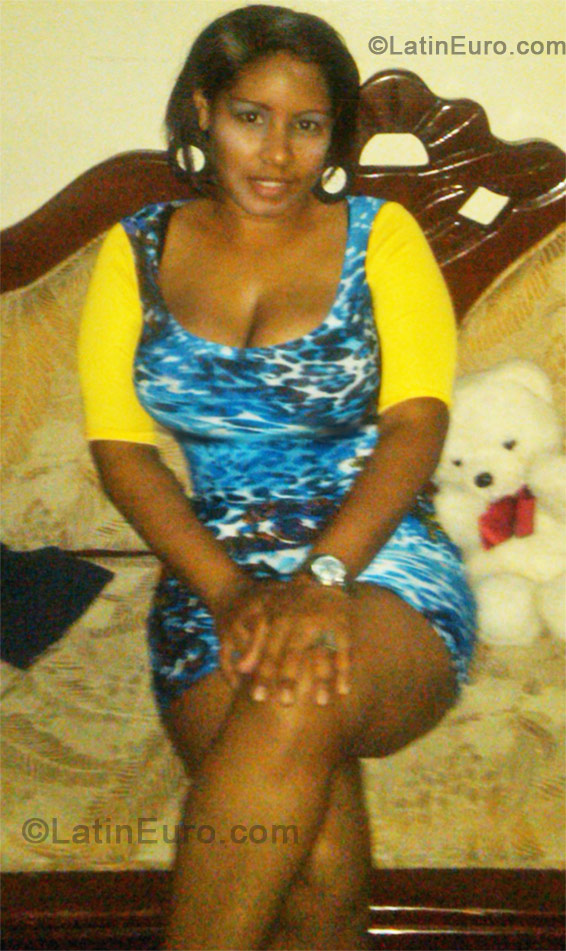 Date this exotic Dominican Republic girl Nicole from Santo Domingo DO11229
