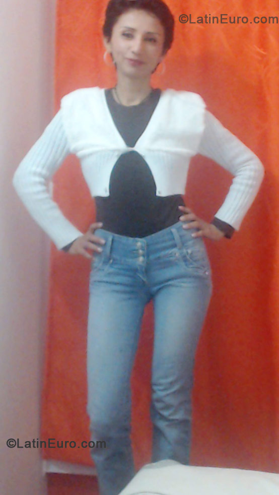 Date this georgeous Colombia girl Zaida from Bogota CO10401