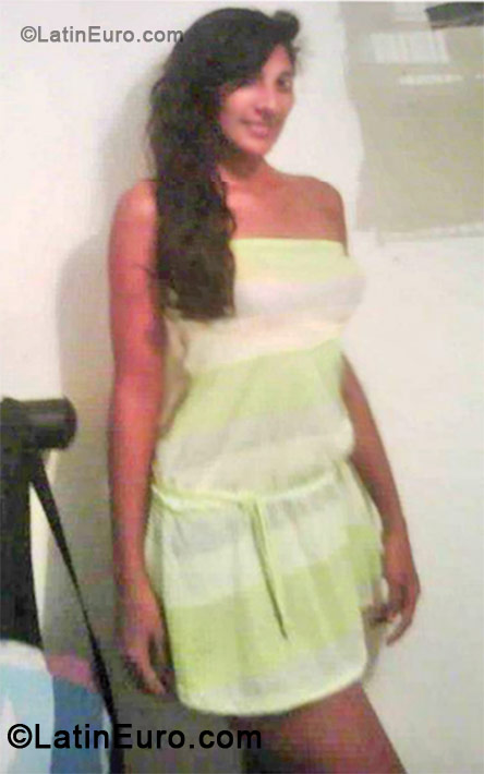 Date this charming Brazil girl Ariana from Barranquilla BR6706