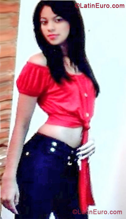 Date this tall Colombia girl Steffany from Cali CO10407