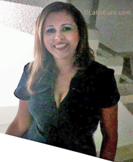 Date this attractive Colombia girl Mary from Bucaramanga CO10428