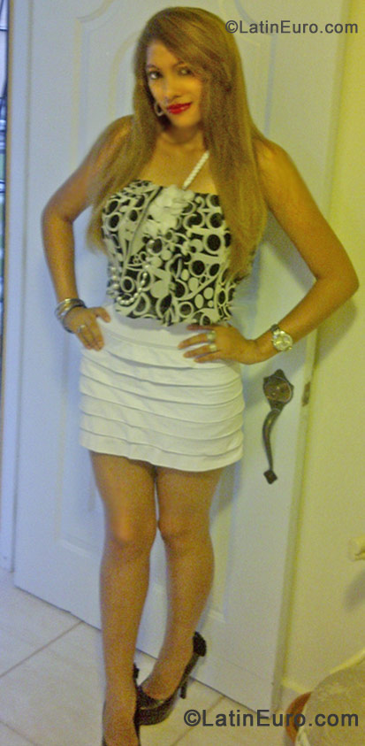 Date this stunning Dominican Republic girl Fior from Santo Domingo DO11259