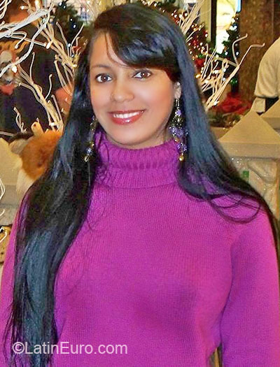 Date this nice looking Brazil girl Tinalinda from Salvador BR6710