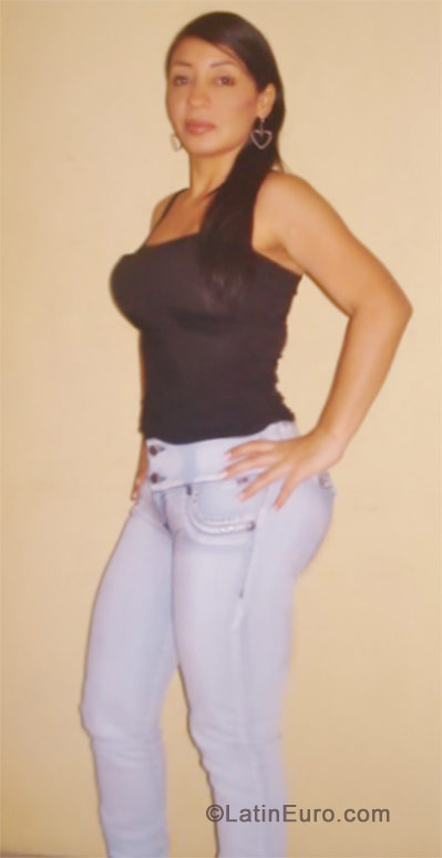 Date this attractive Colombia girl Luz from Cali CO10444
