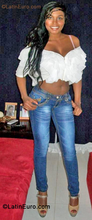 Date this young Colombia girl Diana from Bogota CO10447