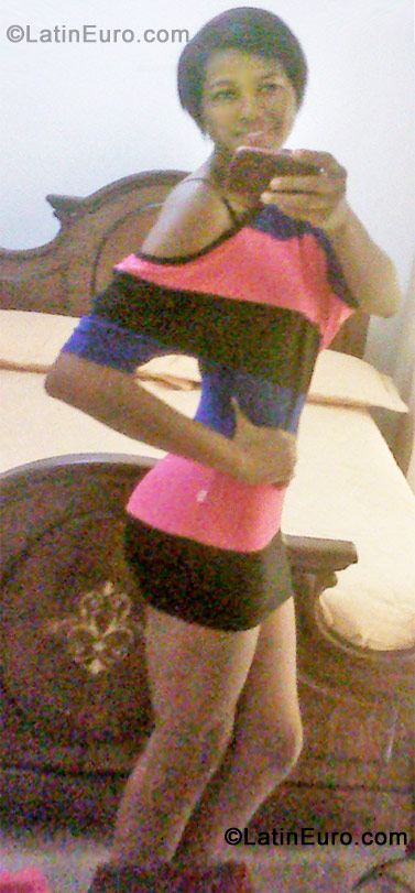 Date this nice looking Colombia girl Miryan from Cartagena CO10804