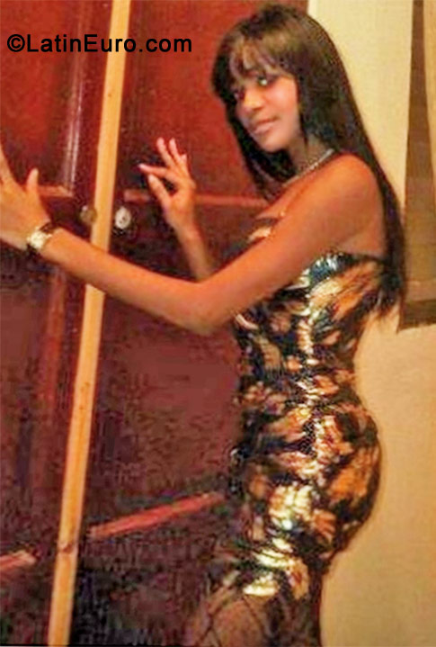 Date this charming Dominican Republic girl Natiel from Santo Domingo DO11275