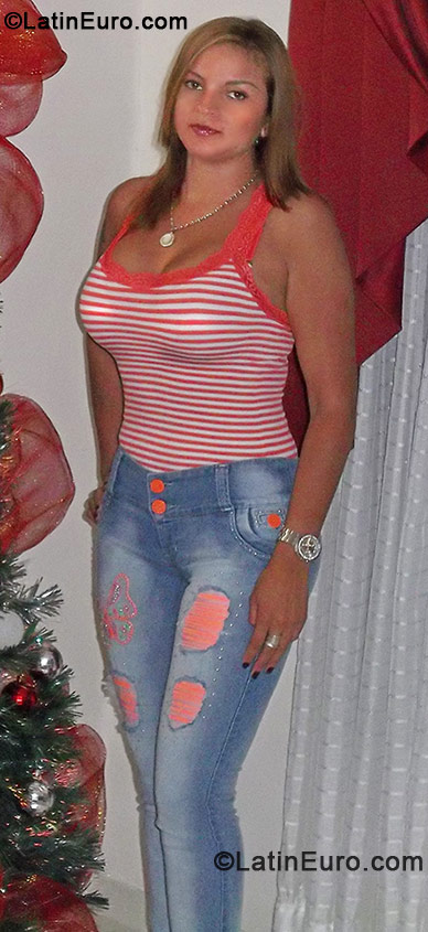 Date this tall Colombia girl Sandra from Cali CO10542