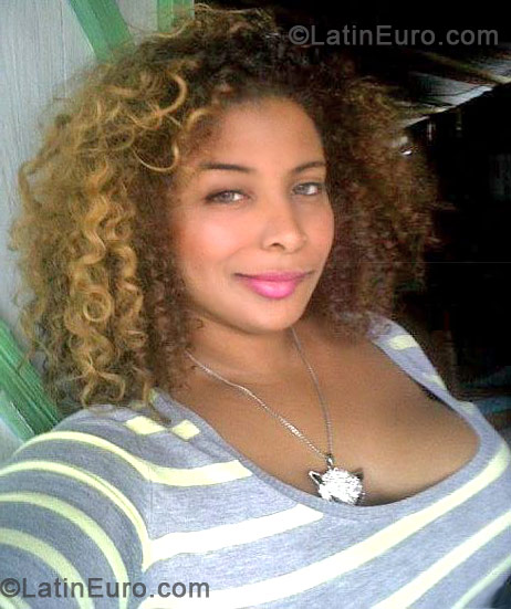 Date this tall Dominican Republic girl Glenny from  DO11359