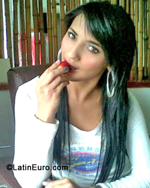 Date this sensual Colombia girl Leisi from Barranquilla CO10580