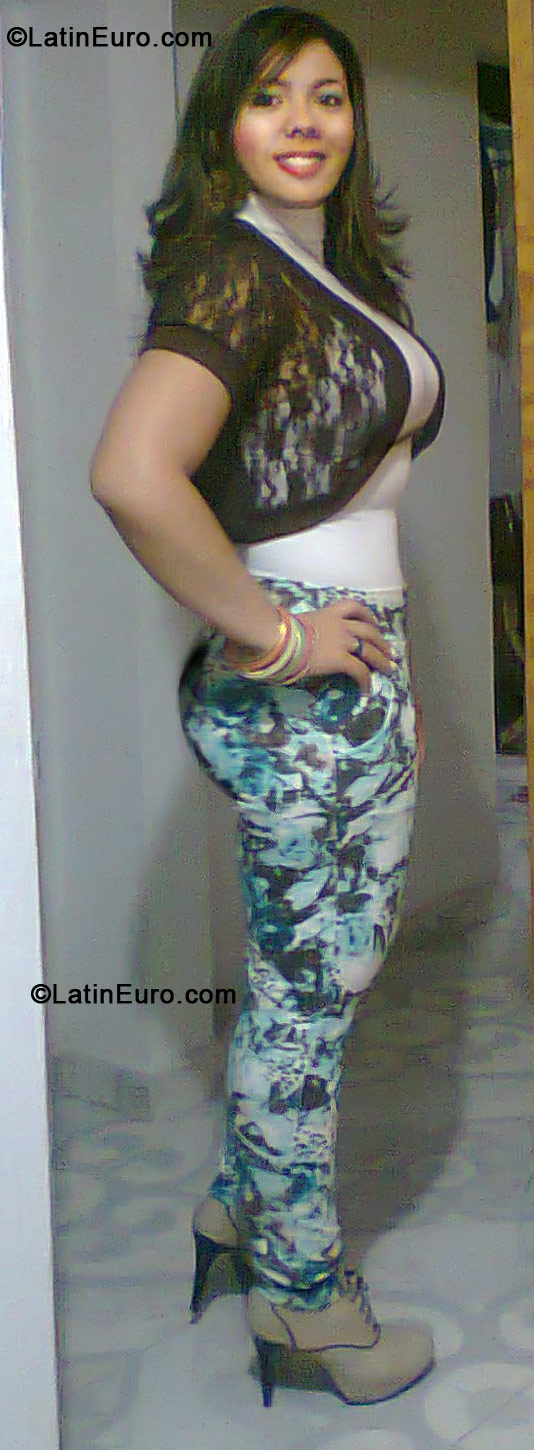 Date this hard body Colombia girl Yarledis from Medellin CO17993