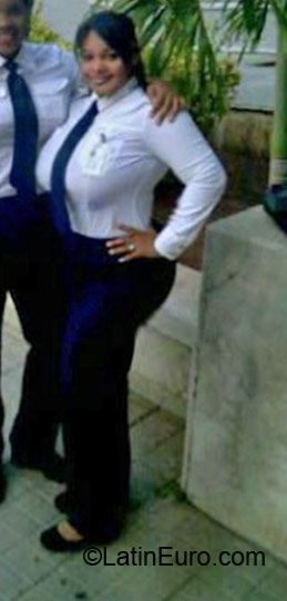 Date this pretty Dominican Republic girl Angela from Santo Domingo DO11408