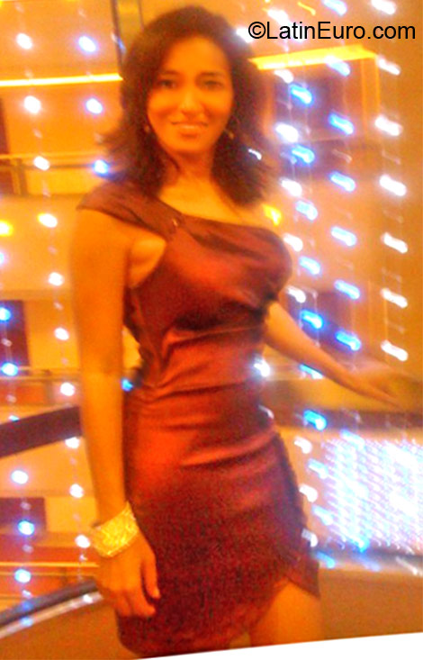 Date this athletic Dominican Republic girl Walkera from Puerto Plata DO11412