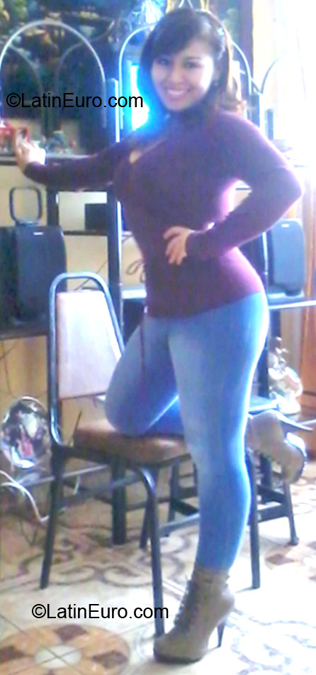 Date this stunning Canada girl Julissa from Lima CA512