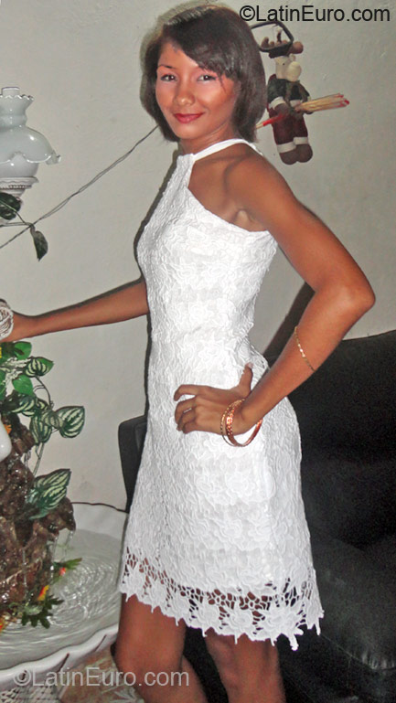 Date this beautiful Colombia girl Yereni from Cartagena CO10649