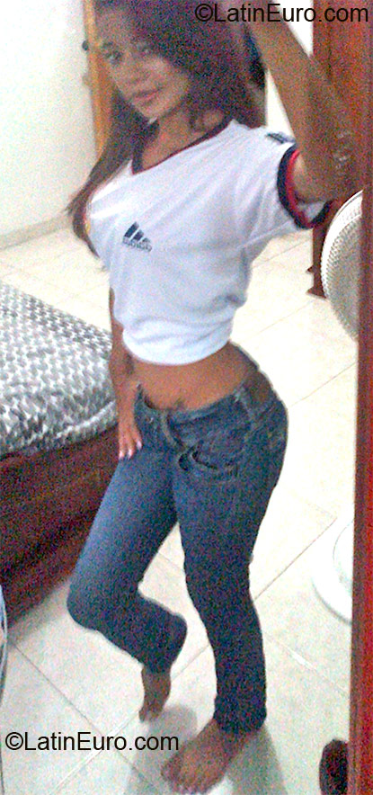 Date this young Colombia girl Vanessa from Cartagena CO10854
