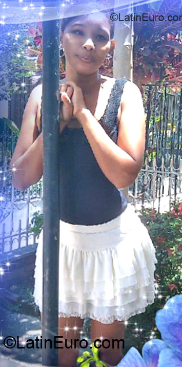 Date this tall Colombia girl Nayibi from Cali CO10702