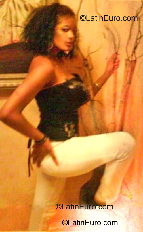 Date this nice looking Dominican Republic girl Yanette from Santiago DO11647