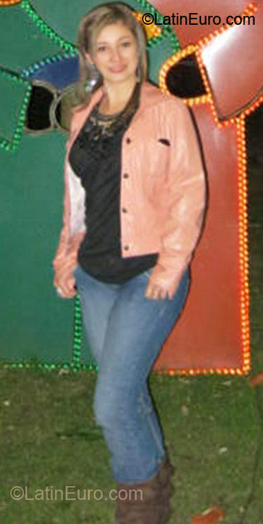Date this delightful Colombia girl Adriana from Bogota CO10709