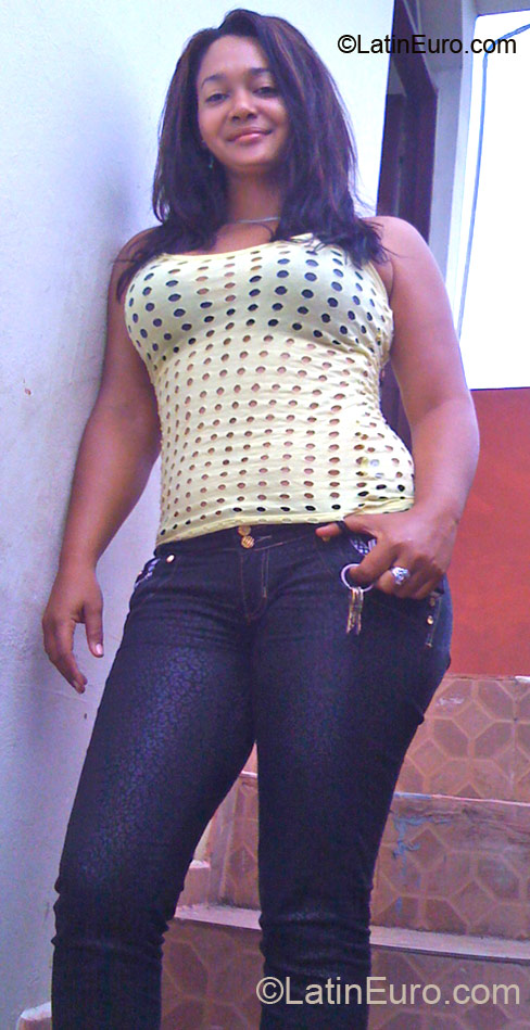 Date this hard body Dominican Republic girl Melina from La Vega DO11549
