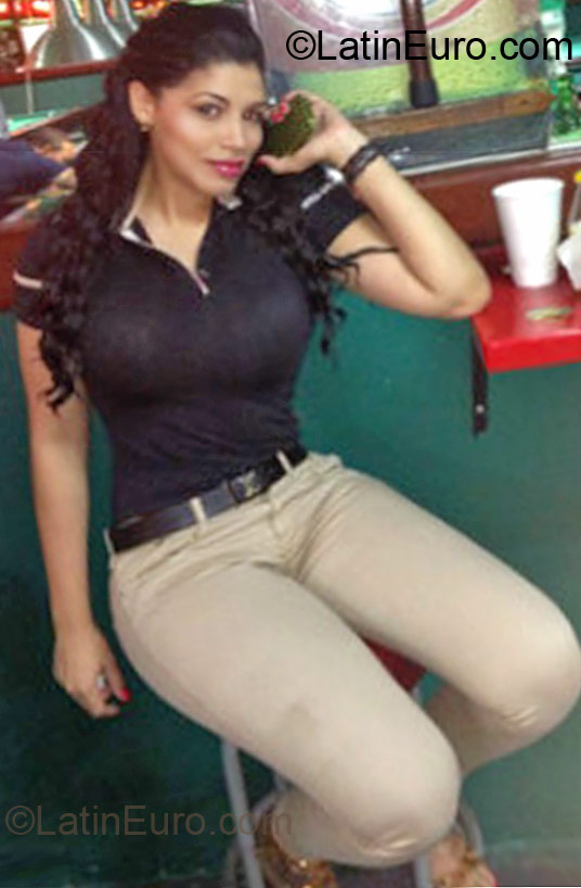 Date this happy Dominican Republic girl Fanny from Santo Domingo DO11558