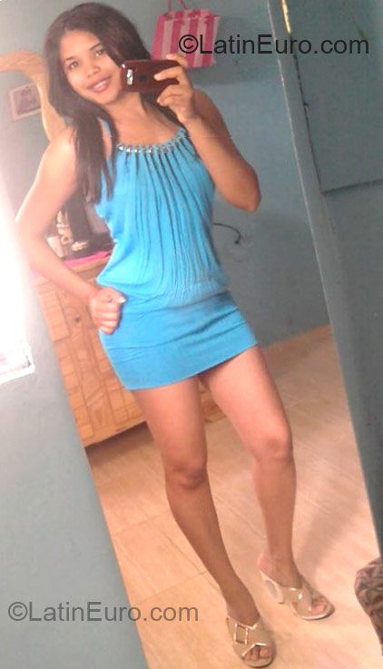 Date this funny Dominican Republic girl Celia from Santo Domingo DO22379
