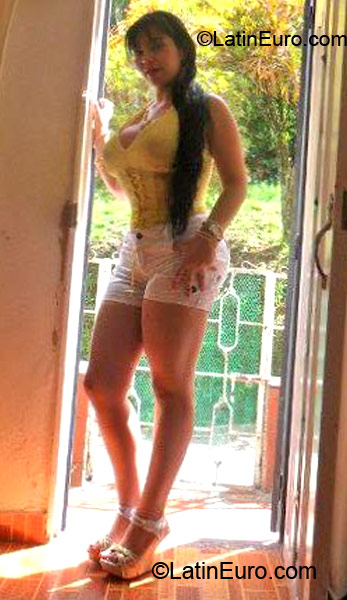 Date this young Colombia girl Jennifer from Medellin CO10750