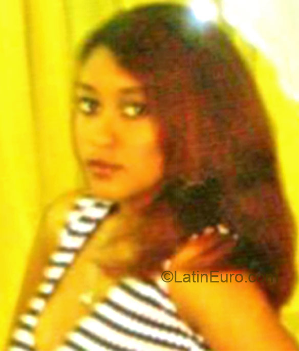 Date this cute Dominican Republic girl Gissel from Santo Domingo DO11704