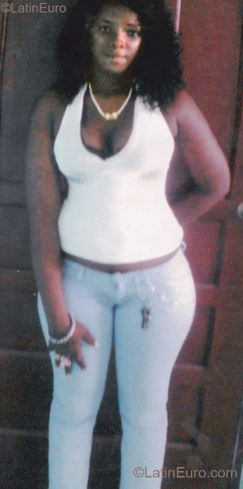 Date this gorgeous Dominican Republic girl Yerlin from Santo Domingo DO11859