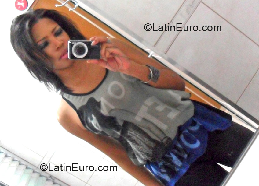 Date this nice looking Brazil girl Erica from Sao Paulo BR6875