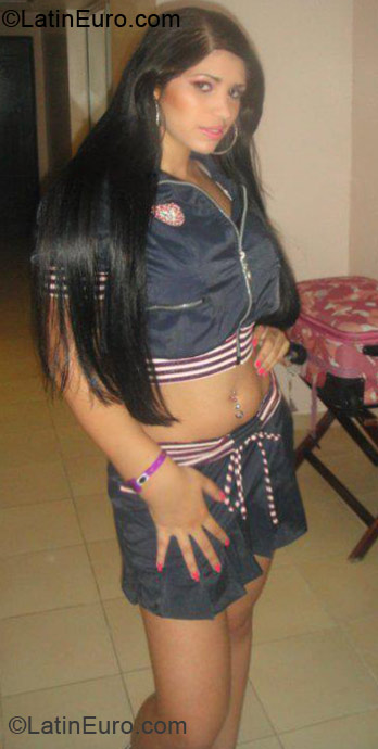 Date this hard body Dominican Republic girl Yumamasiel from Santiago DO11783