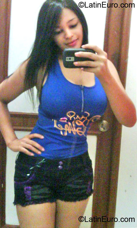 Date this gorgeous Dominican Republic girl Aury from Santiago DO11853