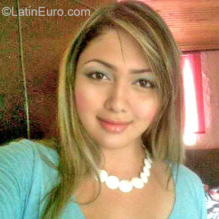 Date this lovely Colombia girl Andrea from Cali CO10867