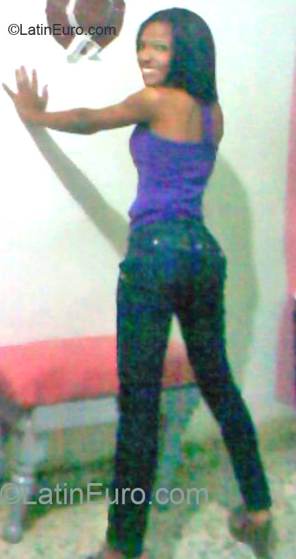 Date this voluptuous Dominican Republic girl Anyelis from Santiago DO11873