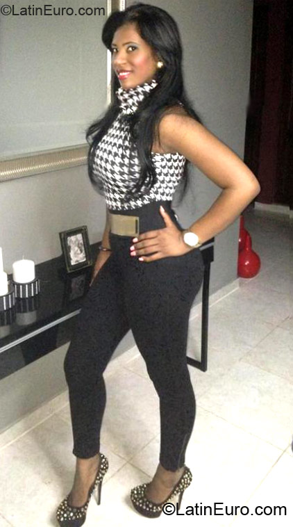 Date this gorgeous Dominican Republic girl Cindy santo from Santo Domingo DO11898