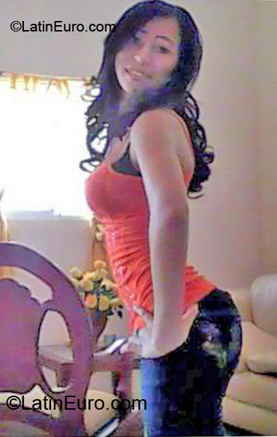 Date this tall Dominican Republic girl Eyerilis from La Vega DO11954