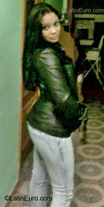 Date this sensual Dominican Republic girl Arianni from Santo Domingo DO22039