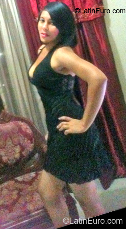 Date this lovely Dominican Republic girl Yesenia from Santo Domingo DO12011